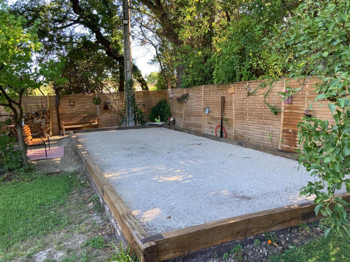 Les Hauts D'Eyragues Gite Reverie Meuble Classe 4 Etoiles Exterior photo