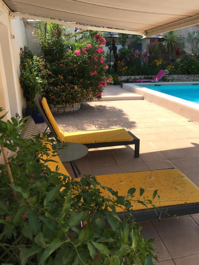 Les Hauts D'Eyragues Gite Reverie Meuble Classe 4 Etoiles Exterior photo